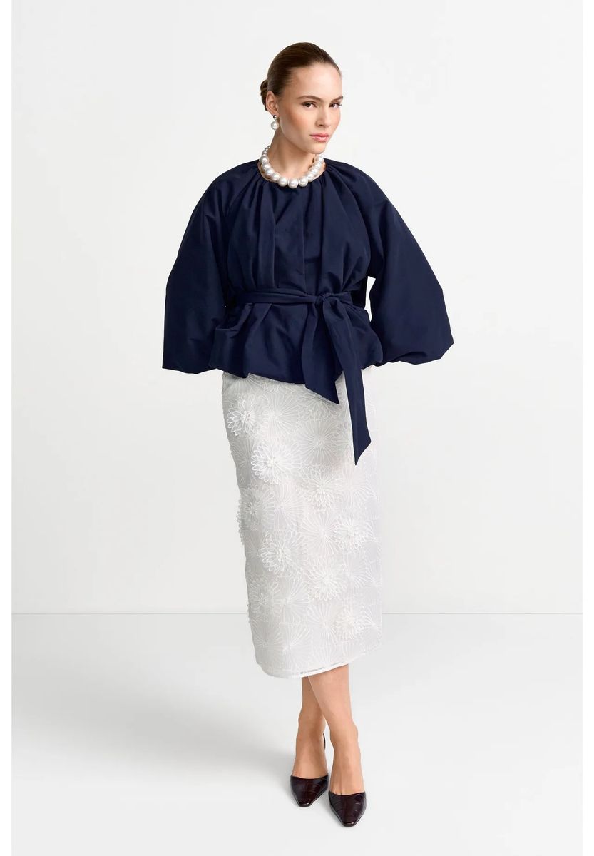 Blaue Jacke mit Ballonärmeln und Gürtel