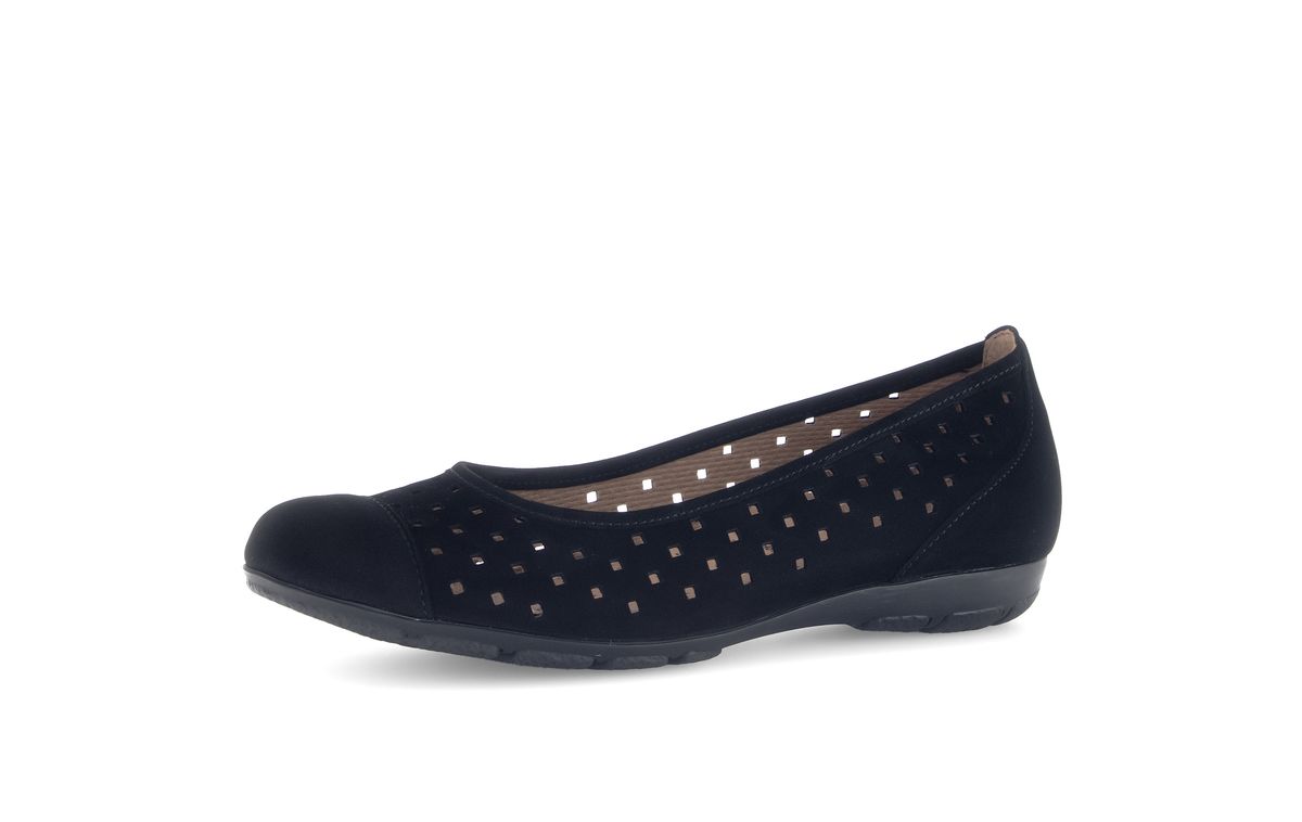 Schwarze Ballerinas aus perforiertem Leder