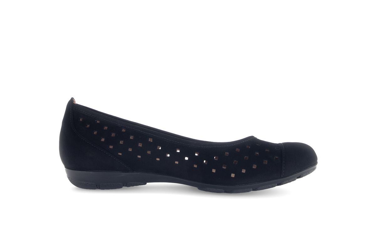 Schwarze Ballerinas aus perforiertem Leder