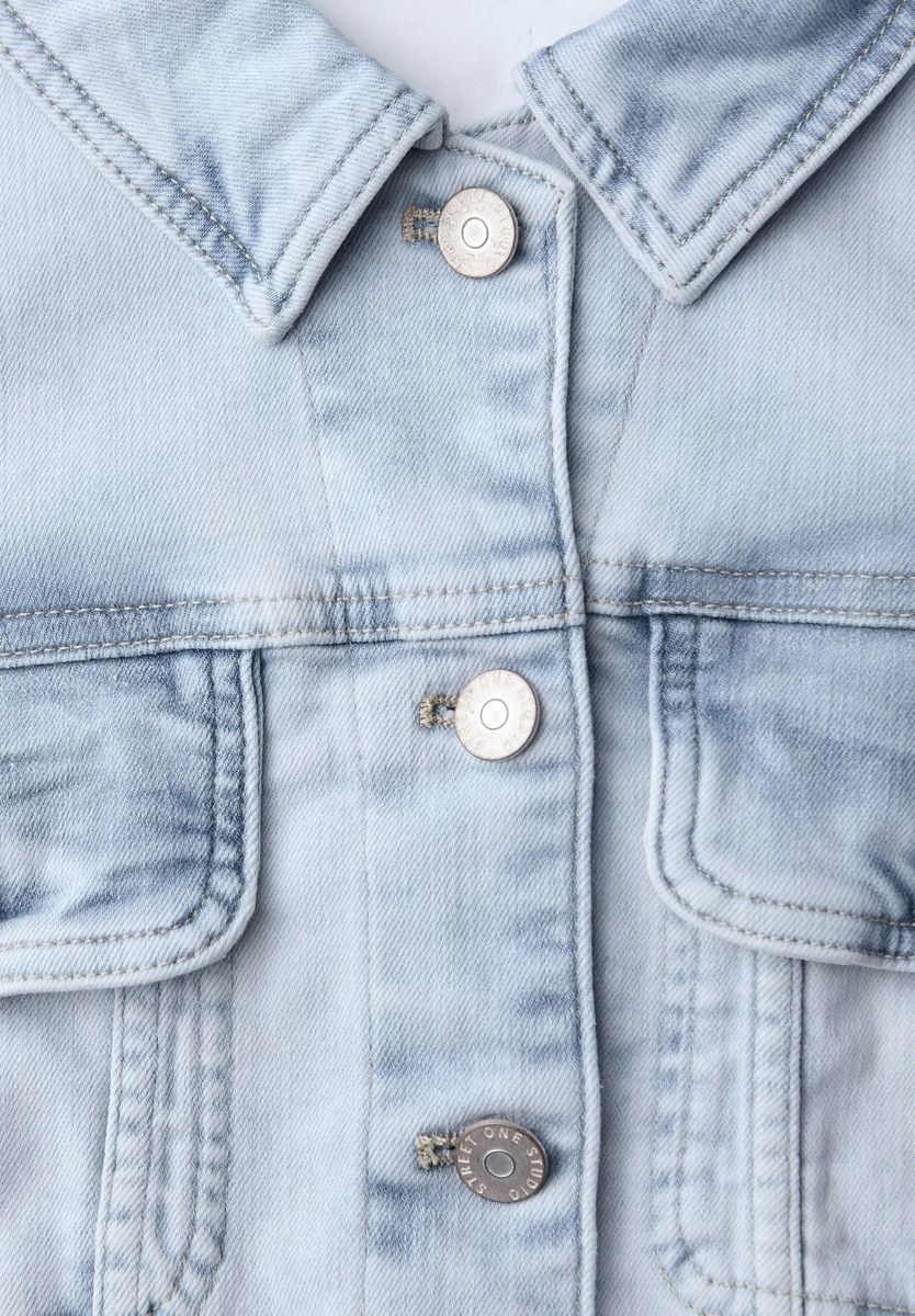 Jeansjacke mit heller Waschung, klassisch
