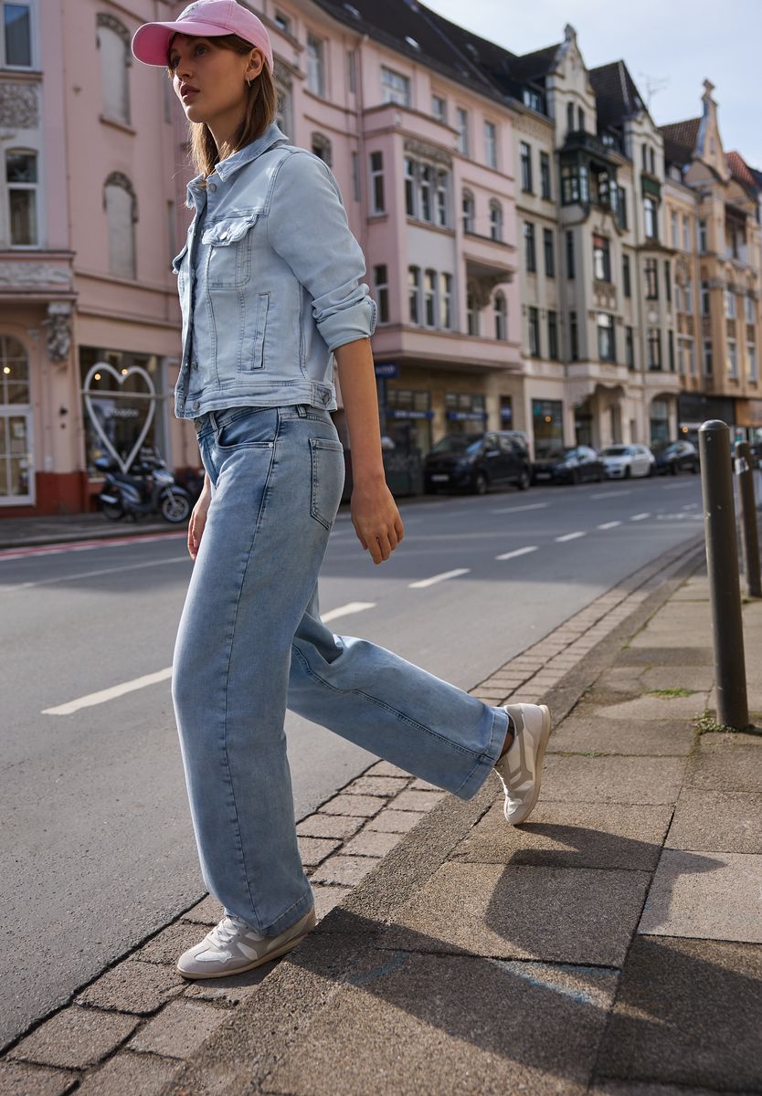 Jeansjacke mit heller Waschung, klassisch