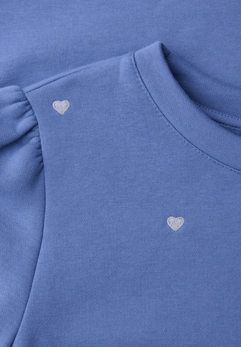 Blaues Sweatshirt mit Herzstickerei