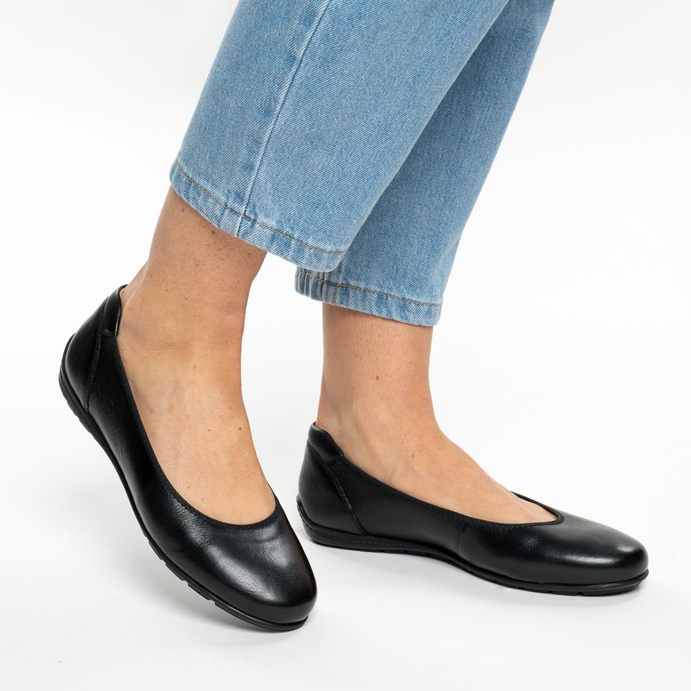 Klassische Ballerinas aus Leder