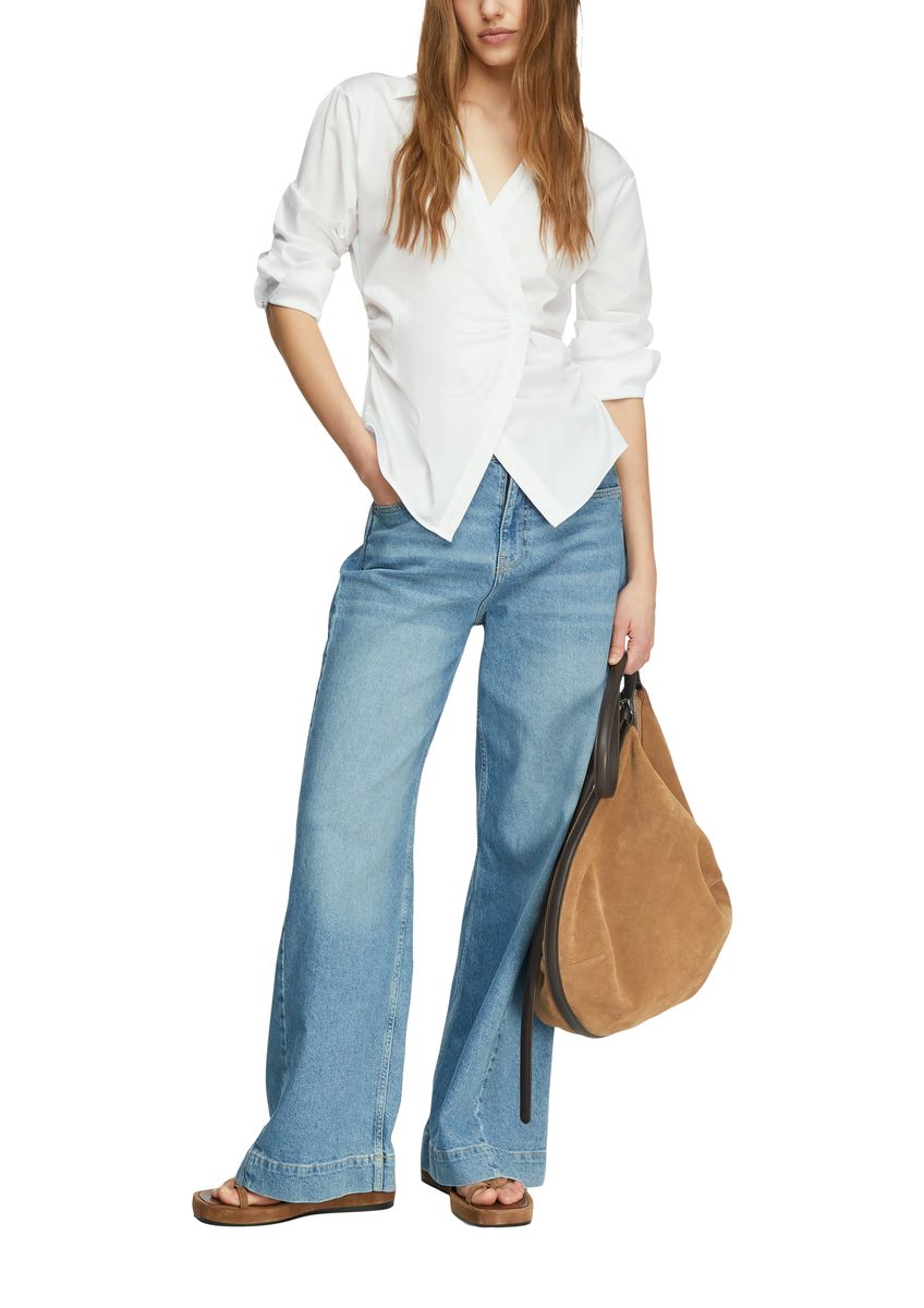 Weiße Satin-Wickelbluse mit langen Ärmeln