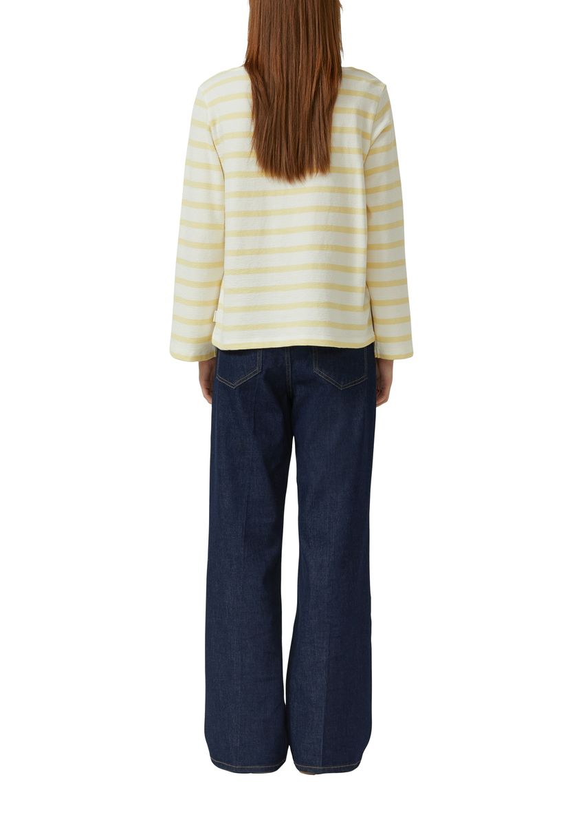 Gestreiftes Langarmshirt mit U-Boot-Ausschnitt
