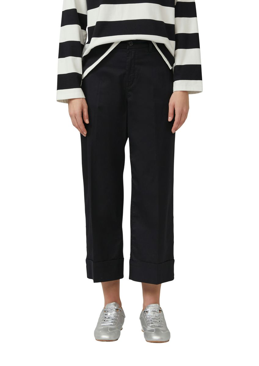 Gecroppte, weite Culottes mit Umschlägen