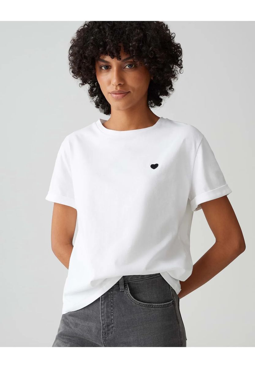 Klassisches weißes Baumwoll-T-Shirt mit Herz