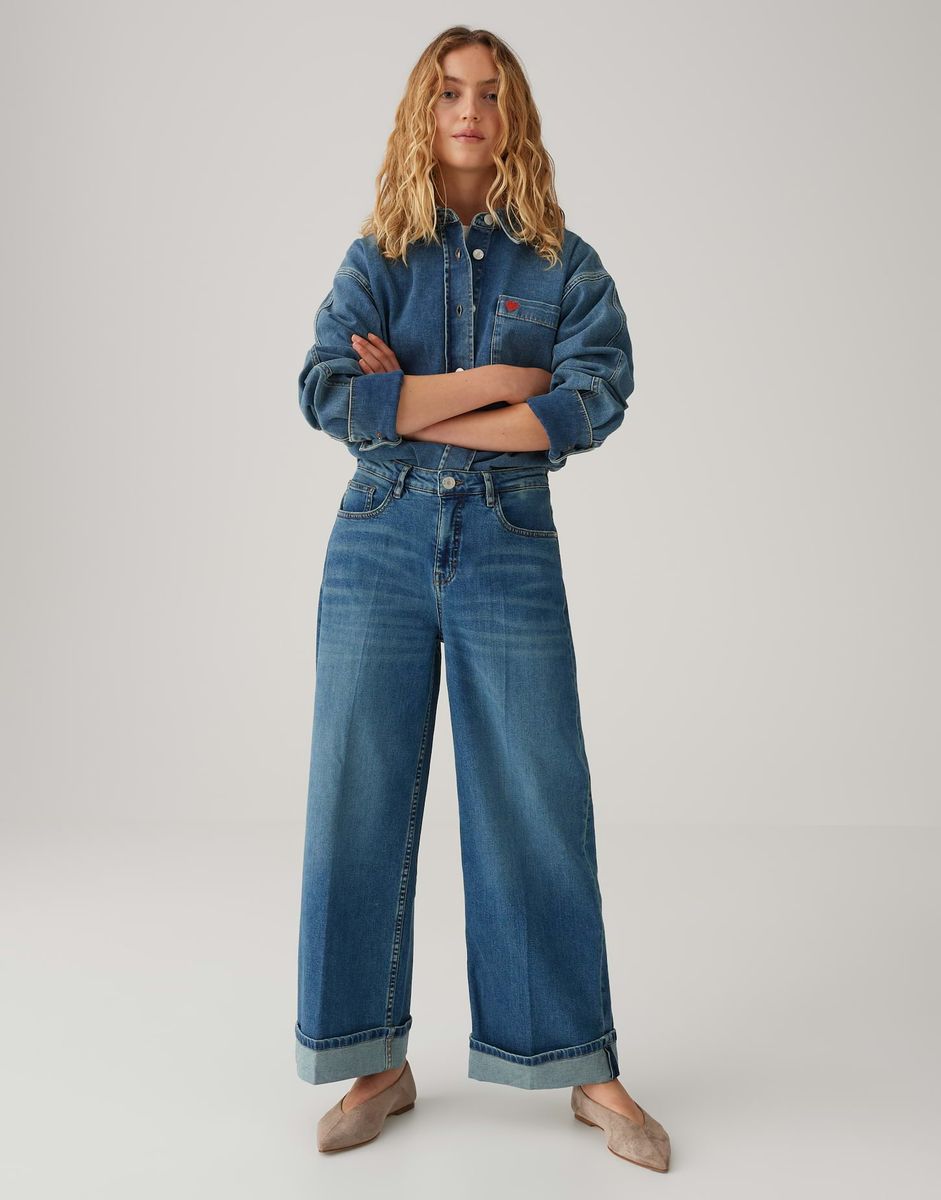 Weite Jeans mit Umschlägen