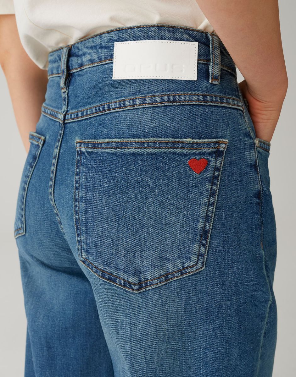 Weite Jeans mit Umschlägen