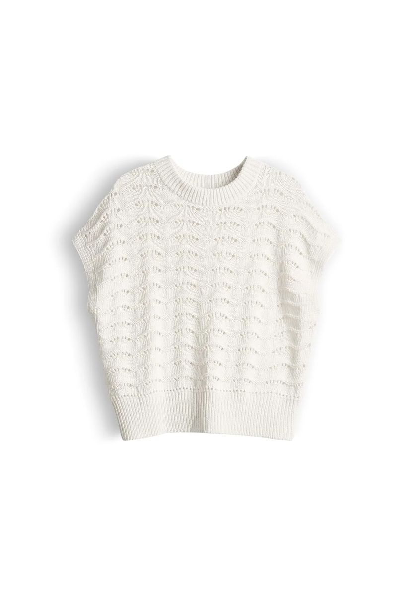 Ärmelloser Strickpullover mit Häkelmuster