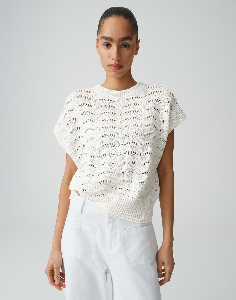 Ärmelloser Strickpullover mit Häkelmuster
