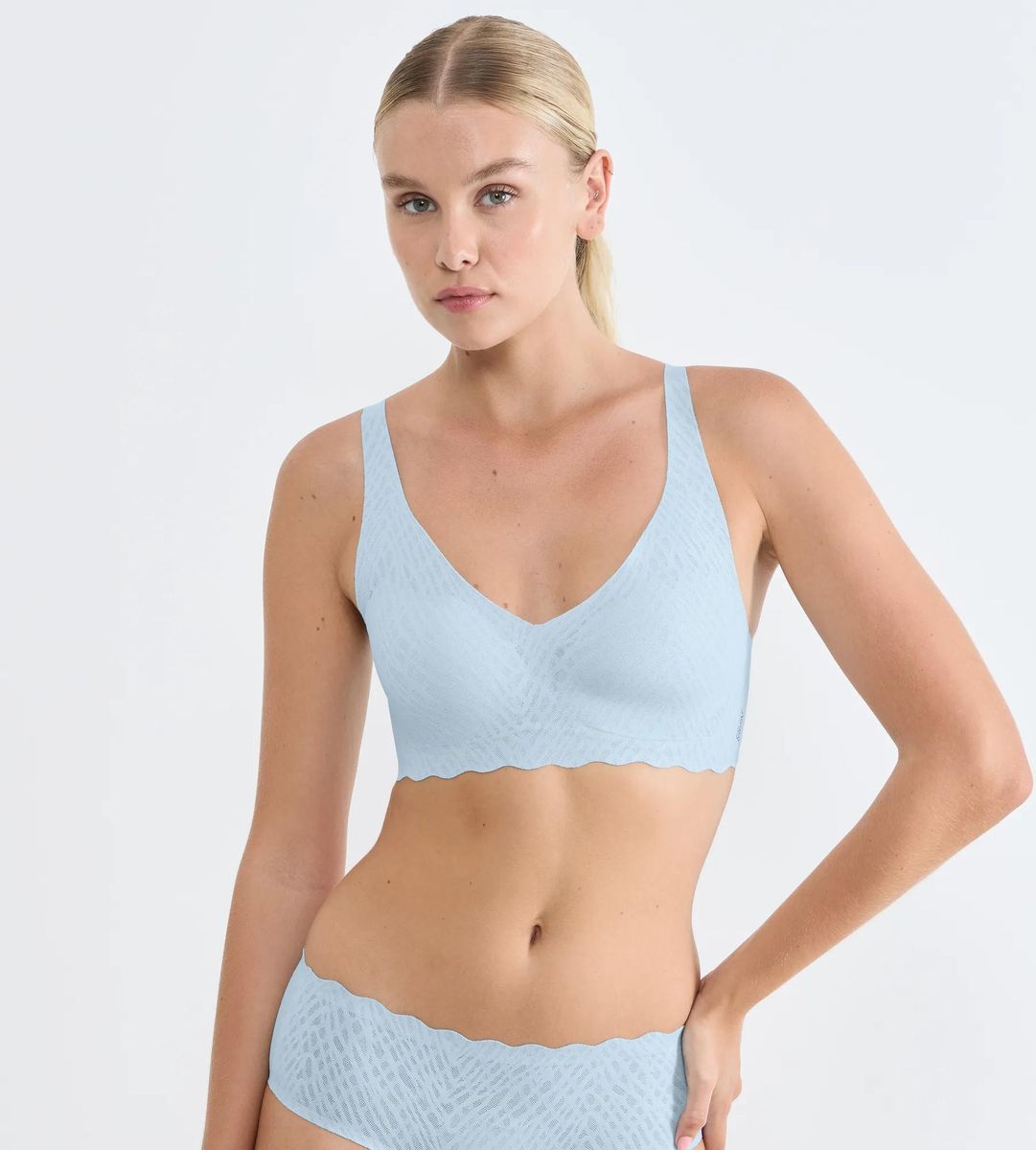 Hellblauer kabelloser Komfort-BH