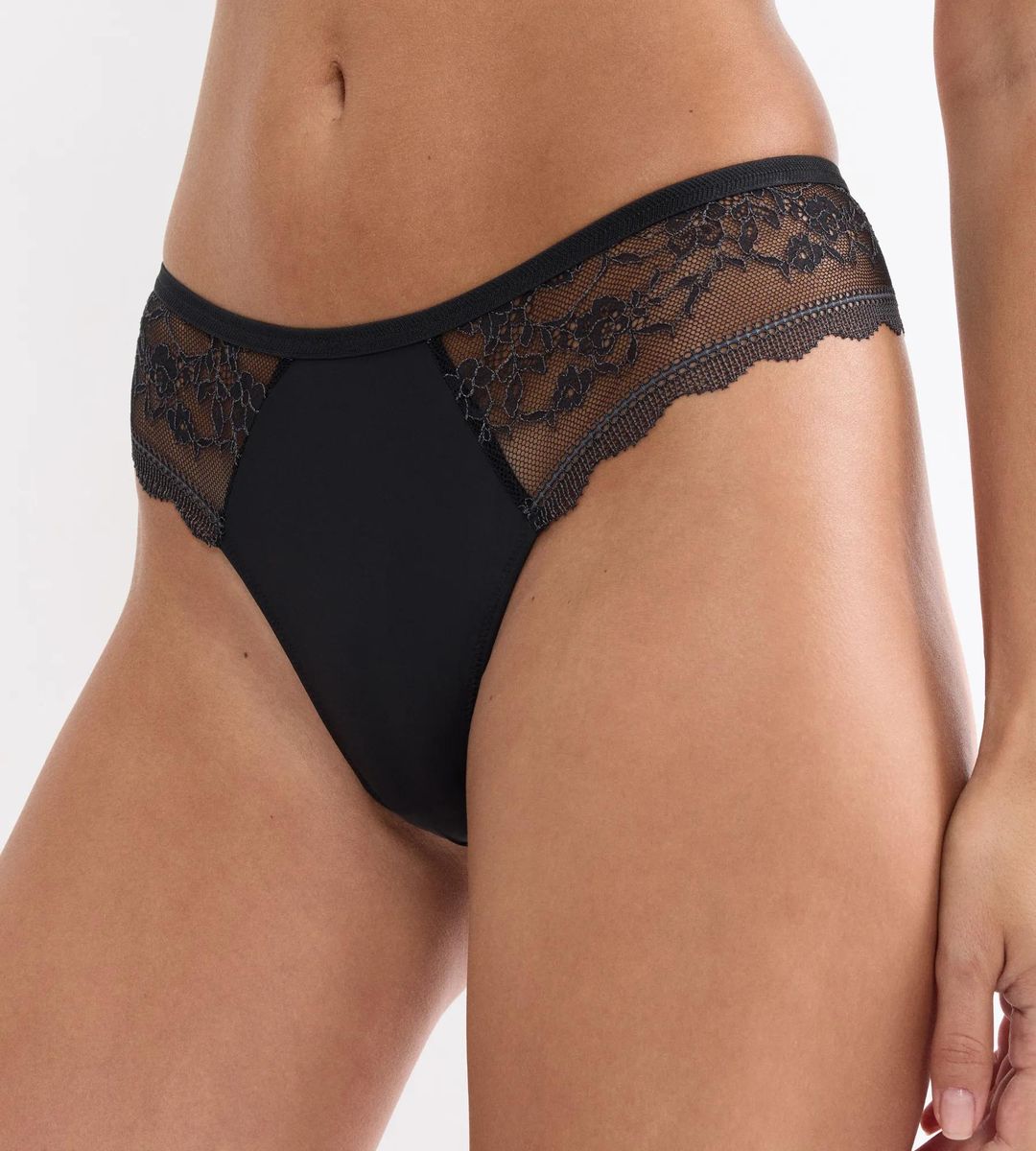 Comfort Allure String mit Spitze