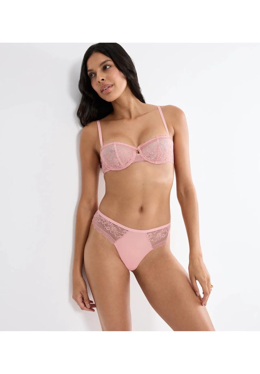 String-Tanga mit Spitzendetails