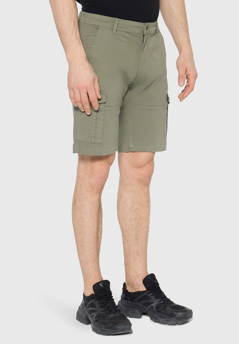 Klassische Cargo-Shorts mit Seitentaschen