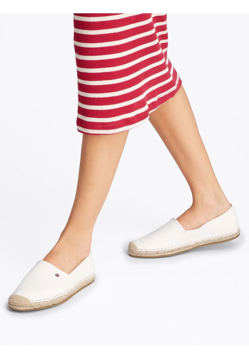 Klassischer weißer Canvas-Espadrille-Slipper