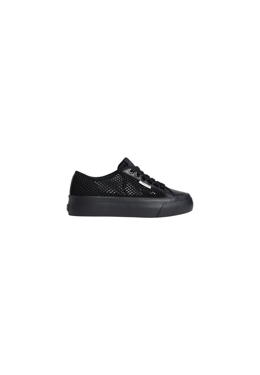 Perforierte schwarze Plateau-Sneakers