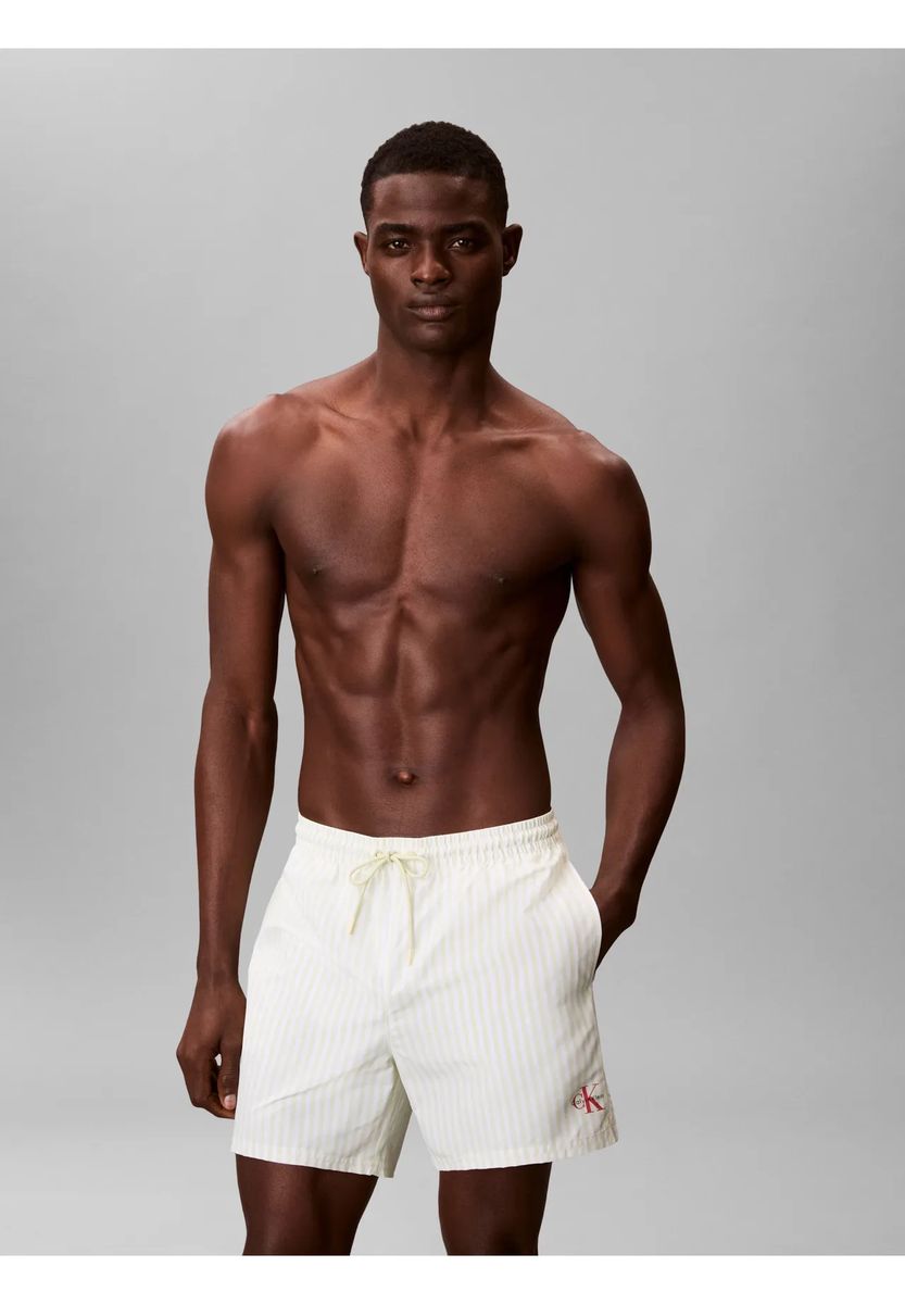 Grün und Weiß gestreifte Badeshorts