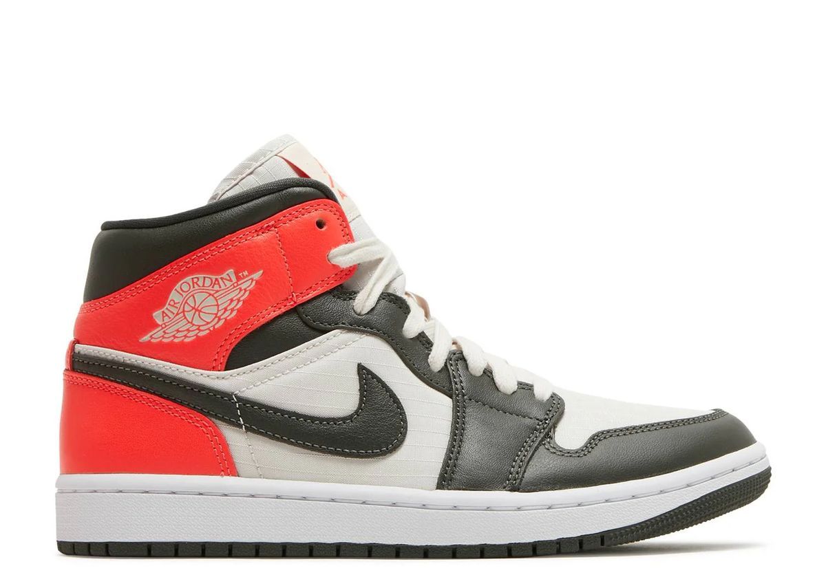 Air Jordan 1 Mid Sneaker