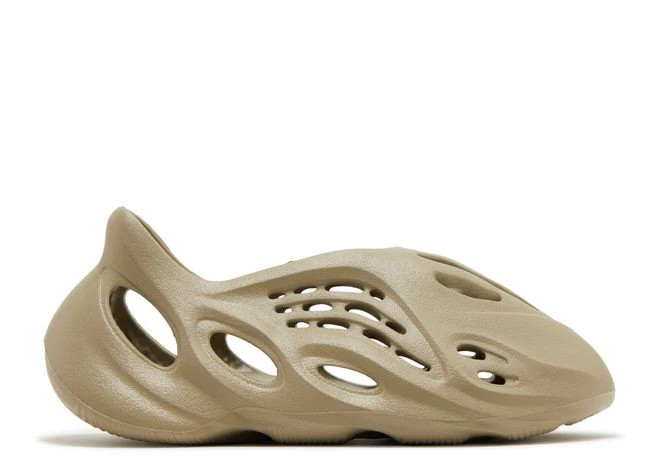 Moderner skulpturaler Slip-On Clog