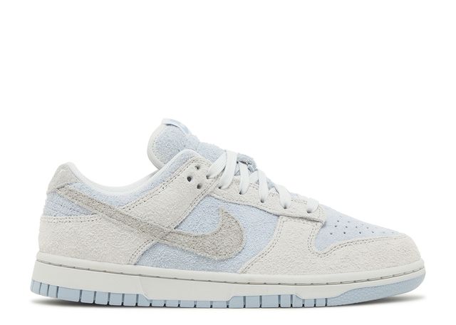Hellblaue Wildleder-Sneakers
