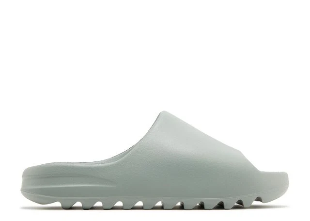 Minimalistische sportliche graue Sandale