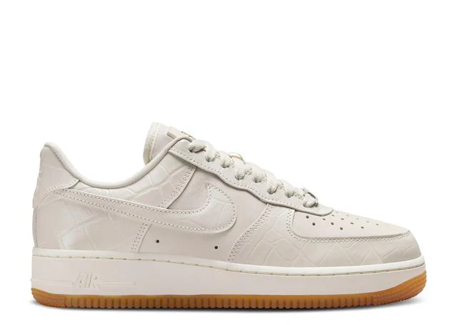 Cremefarbener Air Force 1 mit Krokoprägung