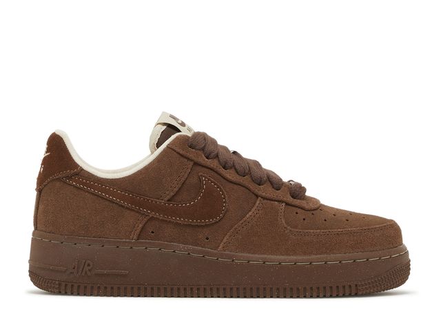 Klassische Low-Top Wildleder-Sneakers
