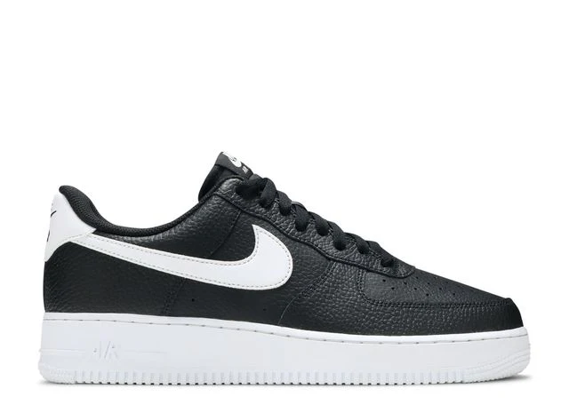Low-Top Sneaker aus genarbtem Leder