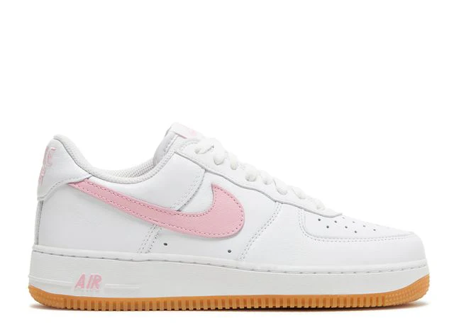 Weiße Air Force 1 mit rosa Swoosh