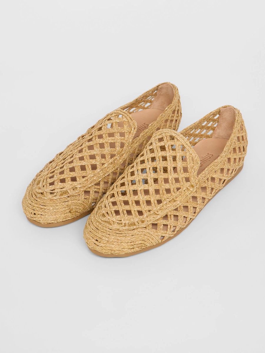 Gewebte Slipper aus Bast