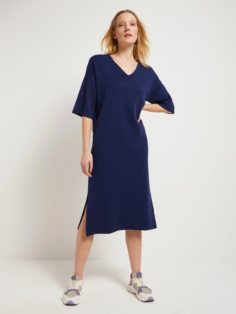 Lässiges Strick-Midikleid mit V-Ausschnitt