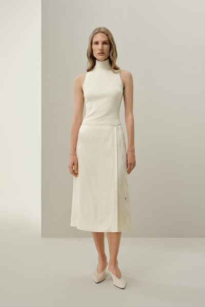 Eleganter Wickelrock aus floralem Jacquard-Seide