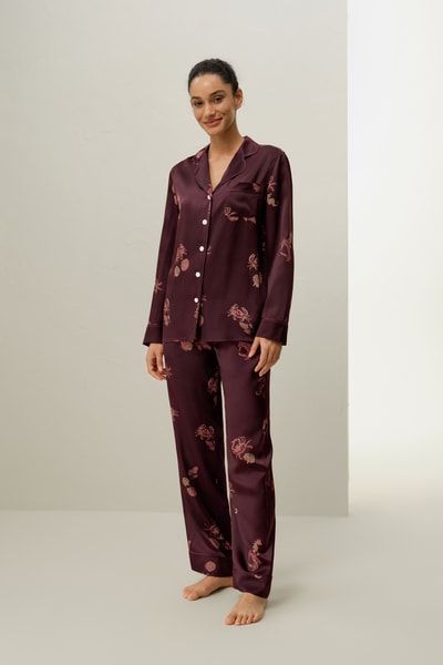 Klassisches Seidenpyjama-Set mit Print