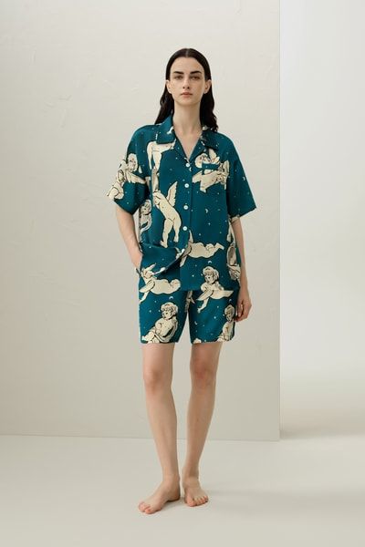 Kurzer Seidenpyjama mit Tierkreiszeichen Muster