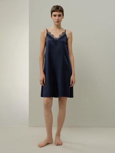 Seidenunterkleid mit Spitzendetails