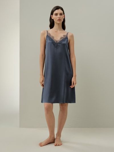 Seidenunterkleid mit Spitzendetails