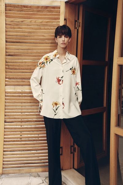 Seidenhemd mit Blumenmuster und Oversize-Schnitt