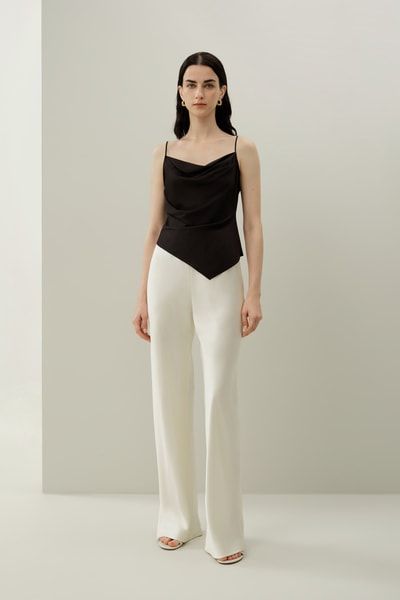 Elegantes Seiden-Camisole mit Wasserfallausschnitt