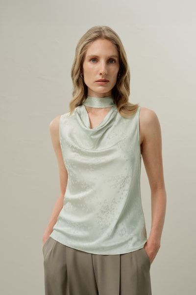 Elegantes Seiden-Tanktop mit Wasserfallausschnitt