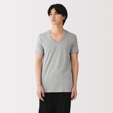 Herren T-Shirt aus recycelter Baumwolle, V-Ausschnitt