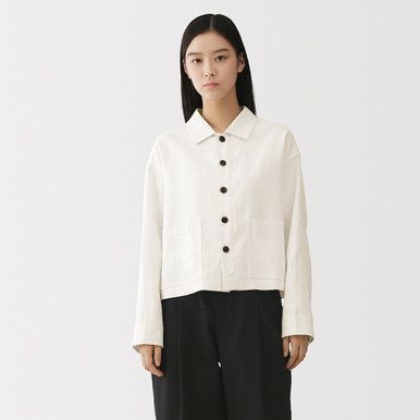 Kurze Leinenjacke mit Knöpfen