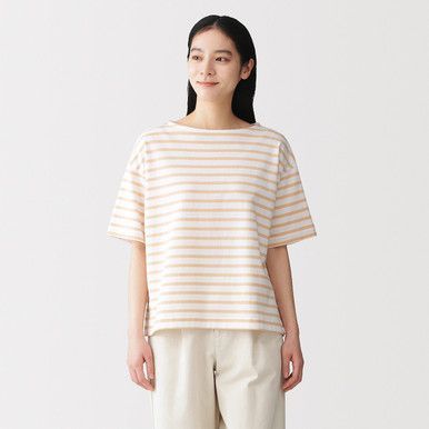 Gestreiftes kastenförmiges U-Boot-Ausschnitt T-Shirt