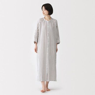 Gestreiftes langes Kleid aus Krepp-Gaze