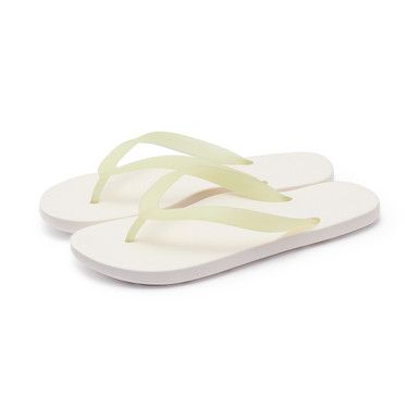 Minimalistische weiße Flip-Flops für den Sommer