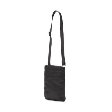 Minimalistische Handytasche aus recyceltem Nylon