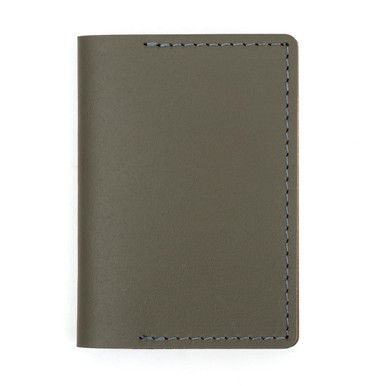 Minimalistische Reisebrieftasche aus recyceltem Leder