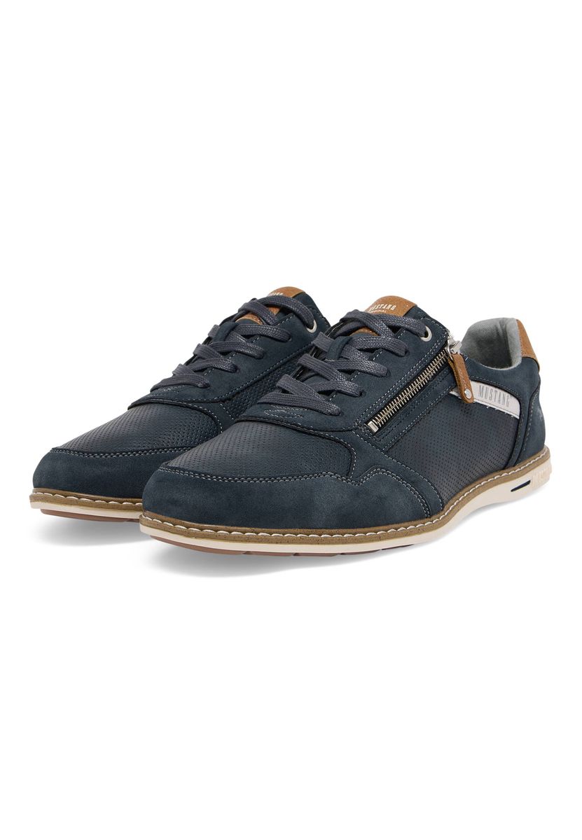 Lässige Sneaker mit perforiertem Design