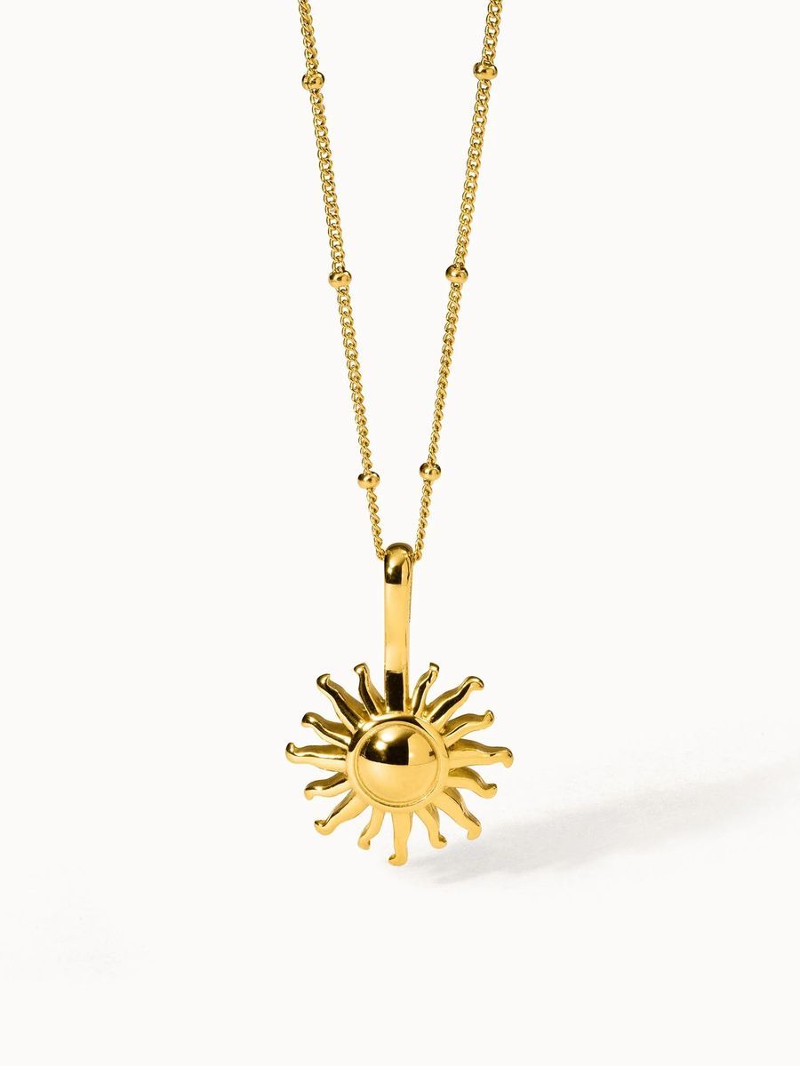 Goldene Halskette mit Sonnenanhänger