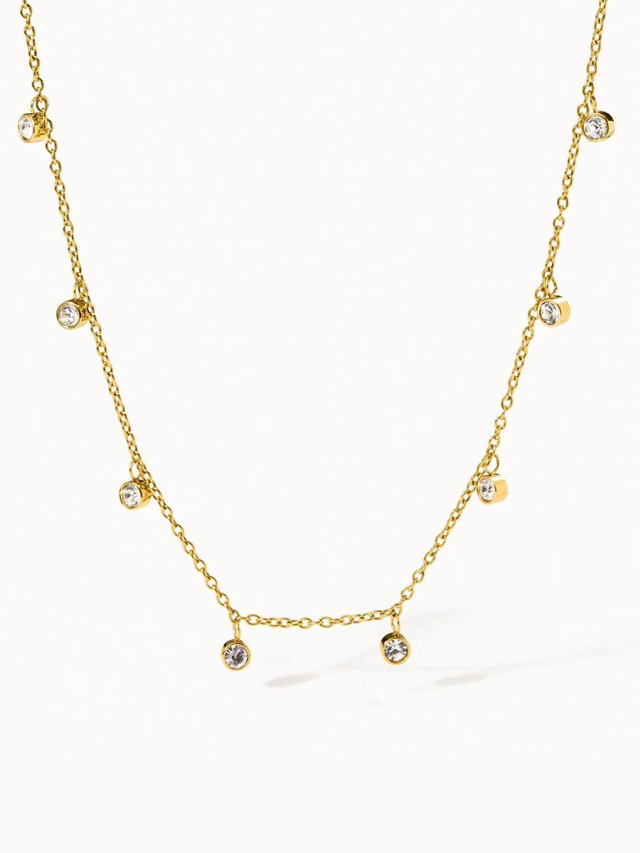 Zierliche Goldkette mit Anhängern
